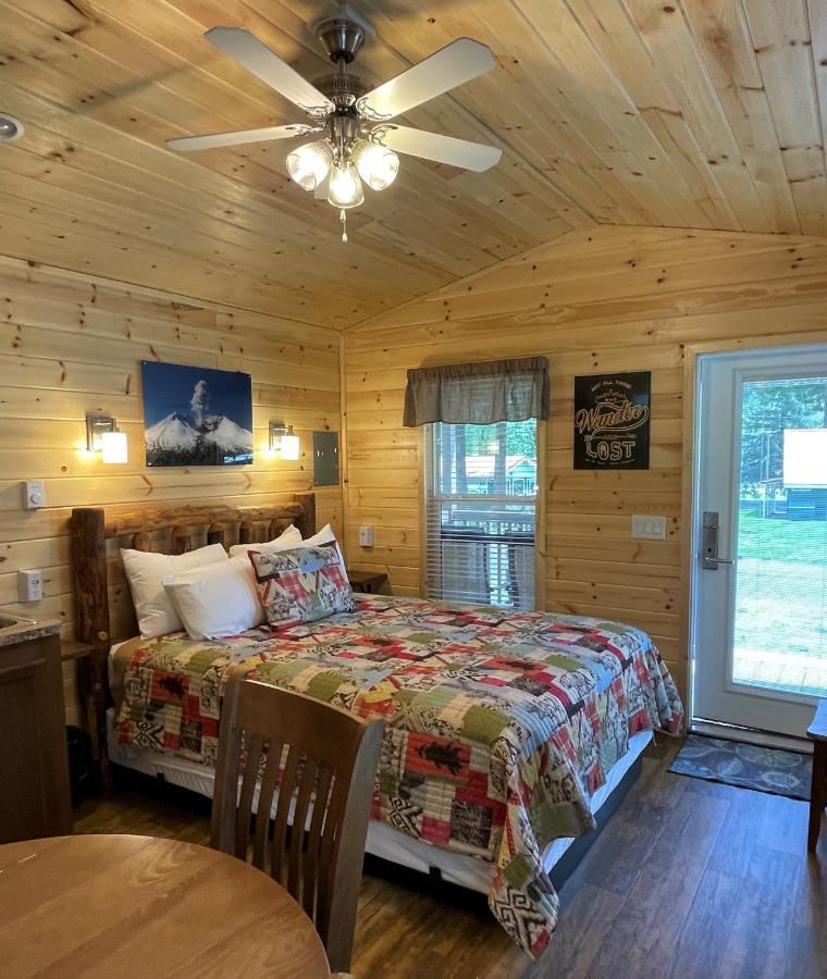 Resort Lone Fir Cougar
