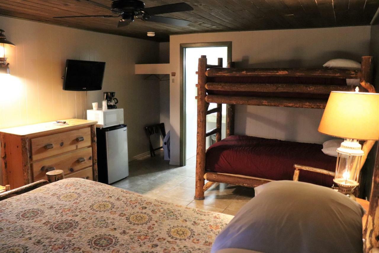 Resort Lone Fir Cougar