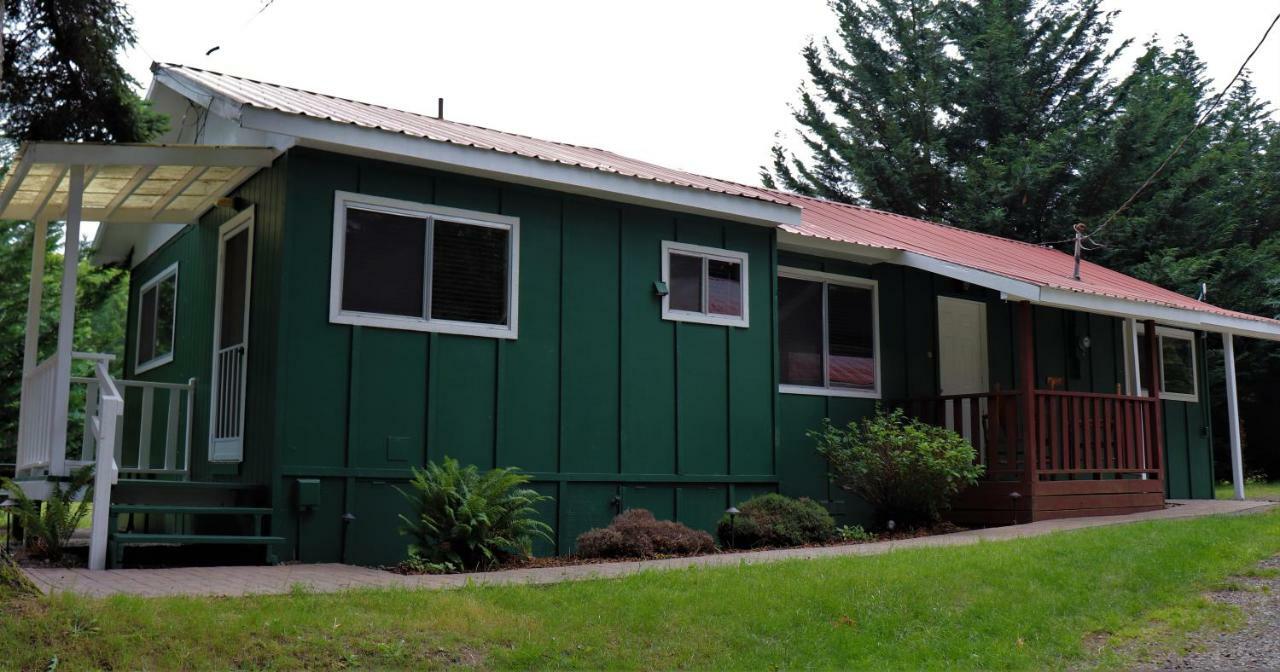 Resort Lone Fir Cougar