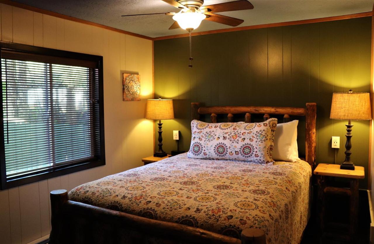 Resort Lone Fir Cougar